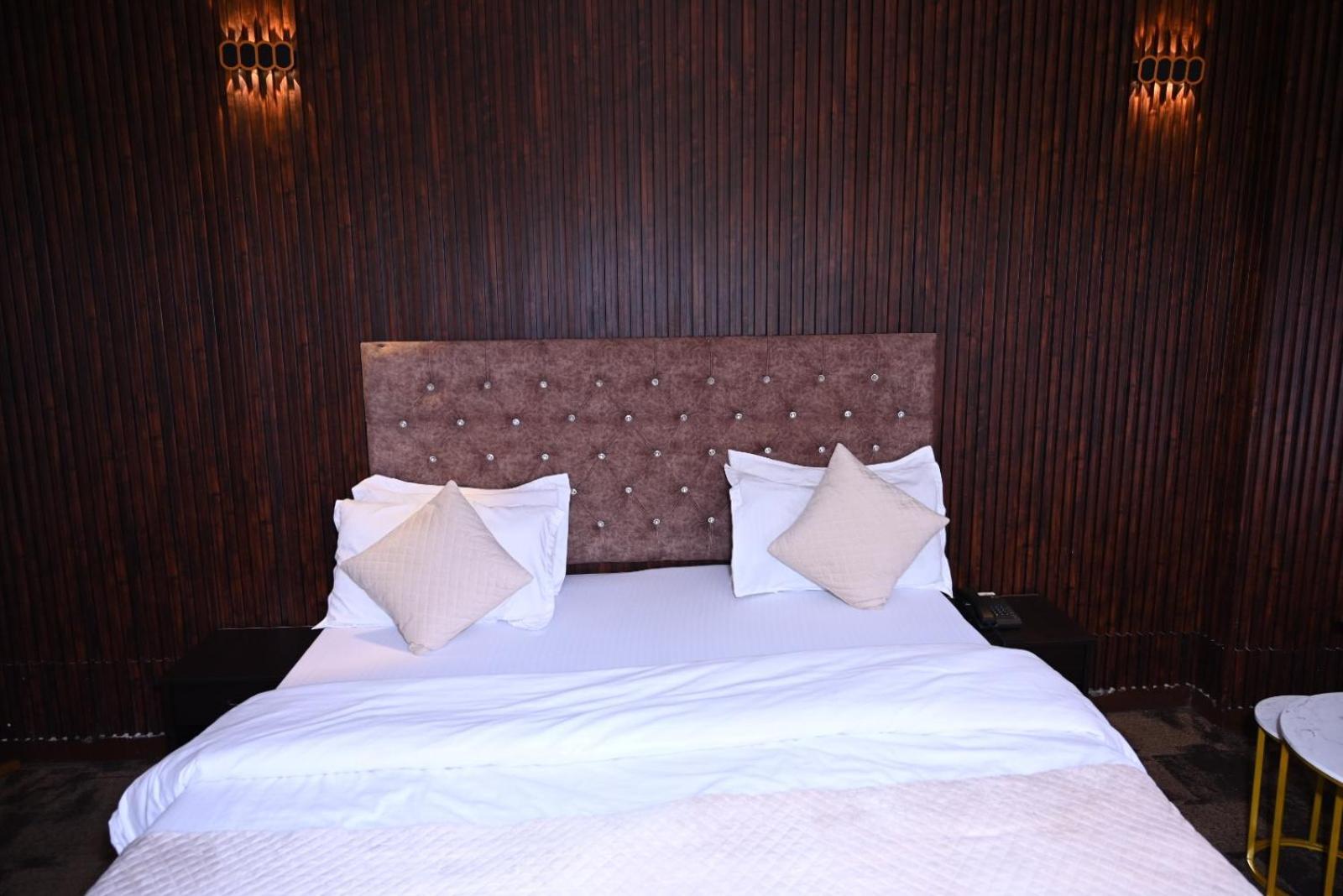 Hotel Kuber Rai Exterior photo