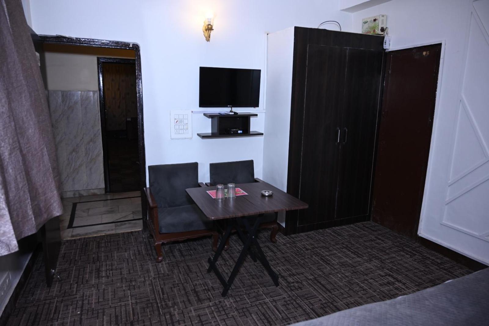 Hotel Kuber Rai Exterior photo
