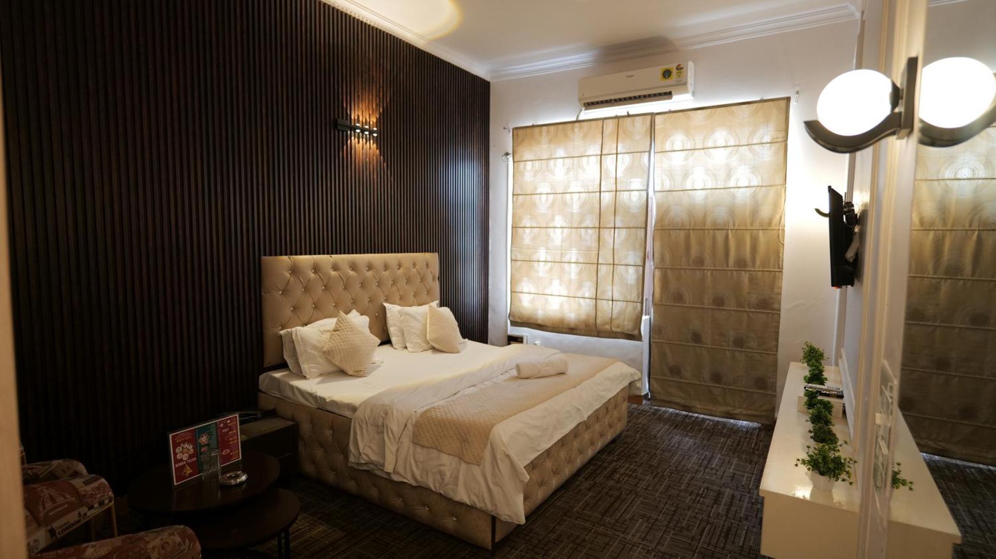 Hotel Kuber Rai Exterior photo
